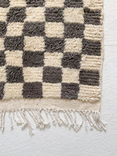 Load image into Gallery viewer, Reserved for Carmen - No. A1048 - 3.2&#39; x 5.3&#39; Grey Checkered Moroccan Area Rug
