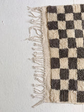 Load image into Gallery viewer, Reserved for Carmen - No. A1048 - 3.2&#39; x 5.3&#39; Grey Checkered Moroccan Area Rug
