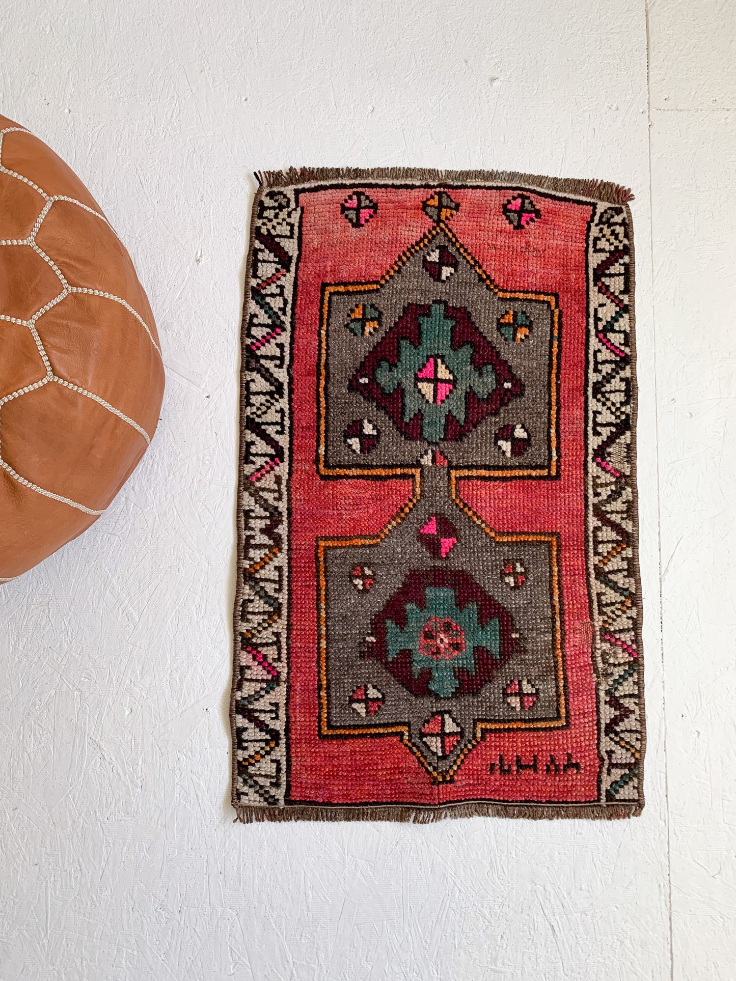 No. 546 - 1.7' x 2.8' Vintage Turkish Mini Rug