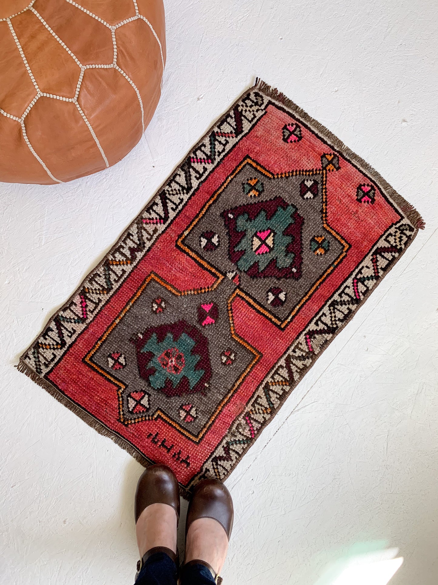 No. 546 - 1.7' x 2.8' Vintage Turkish Mini Rug