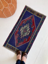 Load image into Gallery viewer, No. 547 - 1.6&#39; x 3.2&#39; Vintage Turkish Mini Rug
