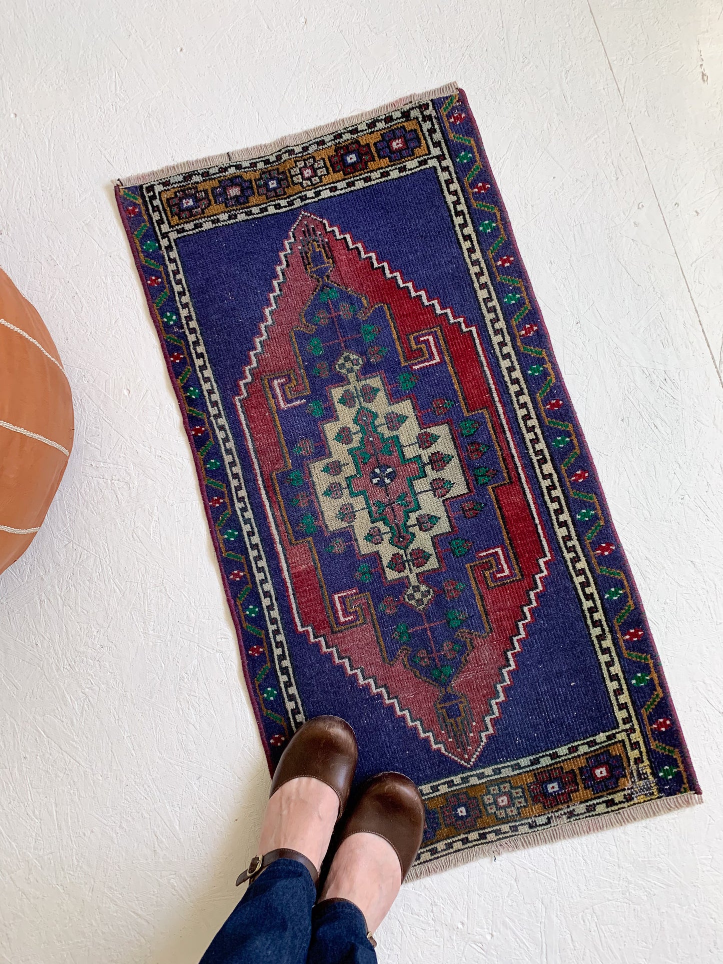 No. 547 - 1.6' x 3.2' Vintage Turkish Mini Rug