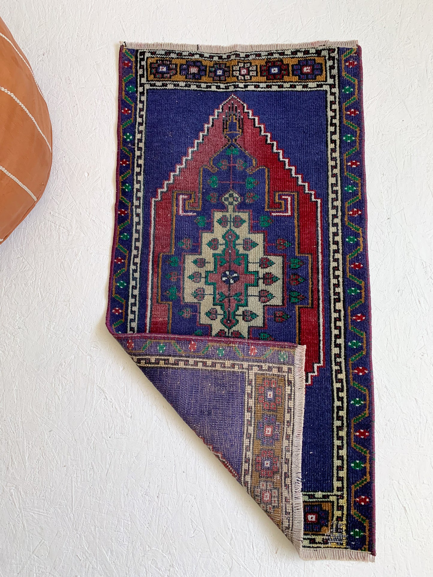 No. 547 - 1.6' x 3.2' Vintage Turkish Mini Rug