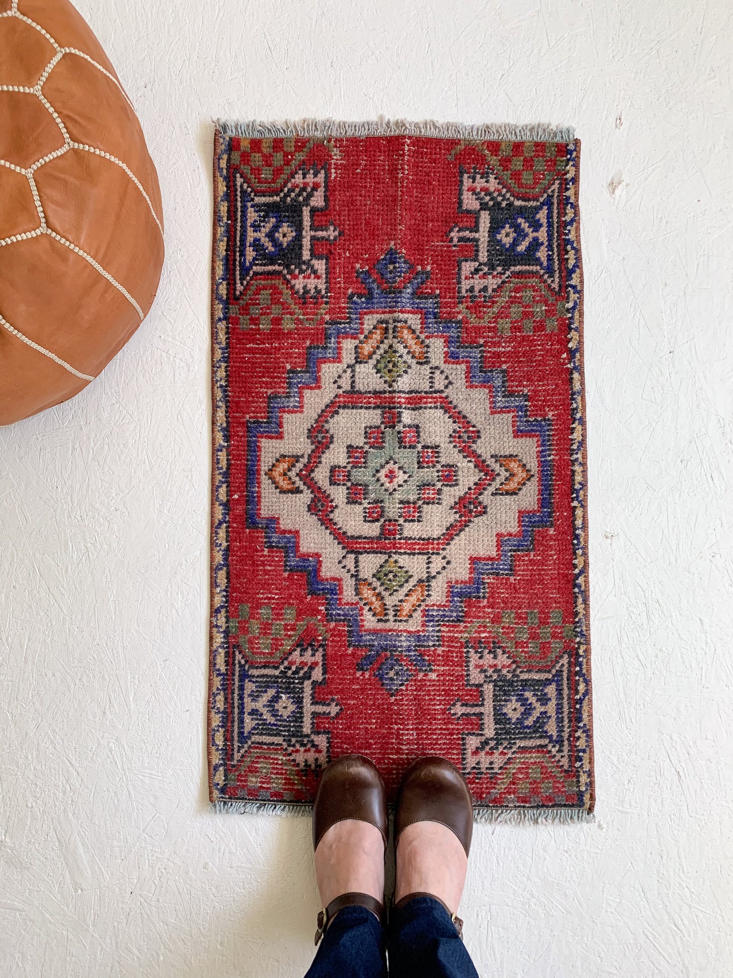 No. 548 - 1.6' x 3.0' Vintage Turkish Mini Rug