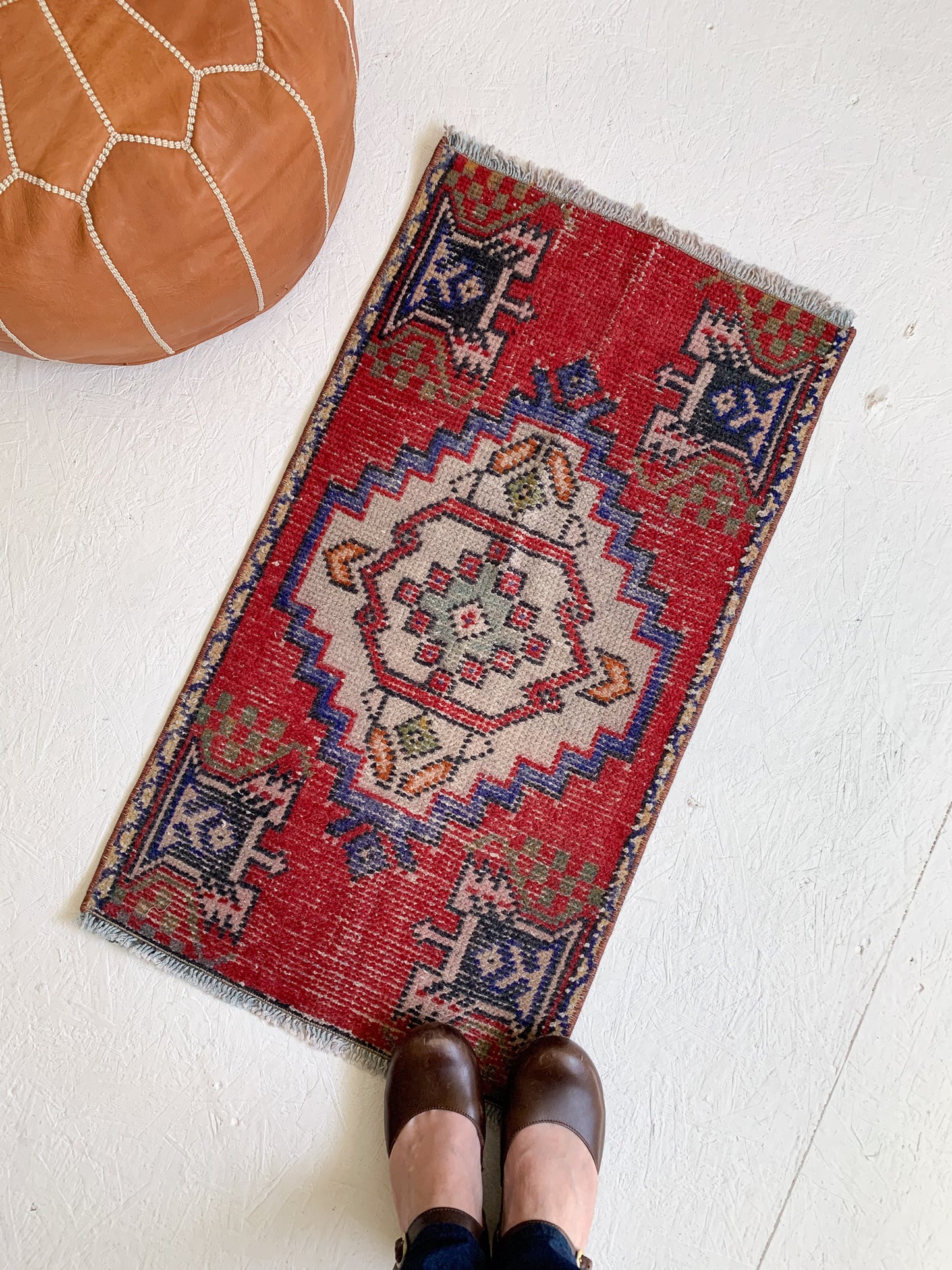 No. 548 - 1.6' x 3.0' Vintage Turkish Mini Rug