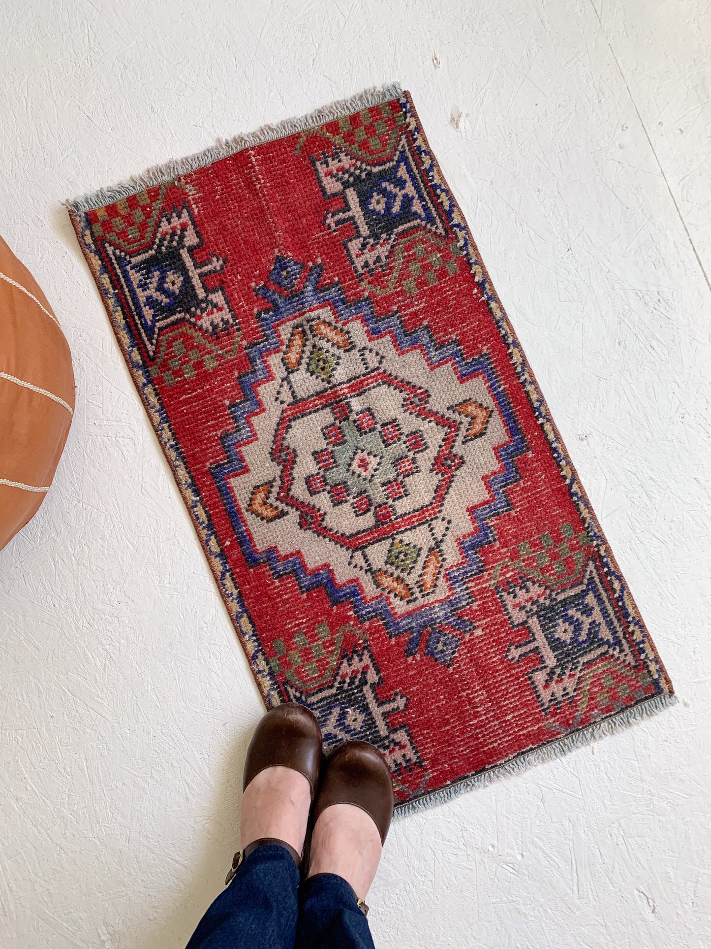 No. 548 - 1.6' x 3.0' Vintage Turkish Mini Rug