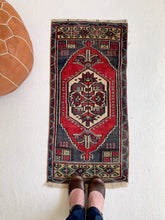 Load image into Gallery viewer, No. 549 - 1.5&#39; x 3.4&#39; Vintage Turkish Mini Rug
