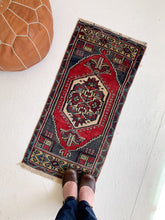 Load image into Gallery viewer, No. 549 - 1.5&#39; x 3.4&#39; Vintage Turkish Mini Rug
