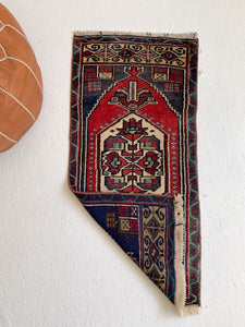 No. 549 - 1.5' x 3.4' Vintage Turkish Mini Rug