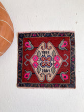 Load image into Gallery viewer, No. 550 - 1.8&#39; x 1.8&#39; Vintage Turkish Mini Rug
