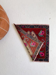 No. 550 - 1.8' x 1.8' Vintage Turkish Mini Rug