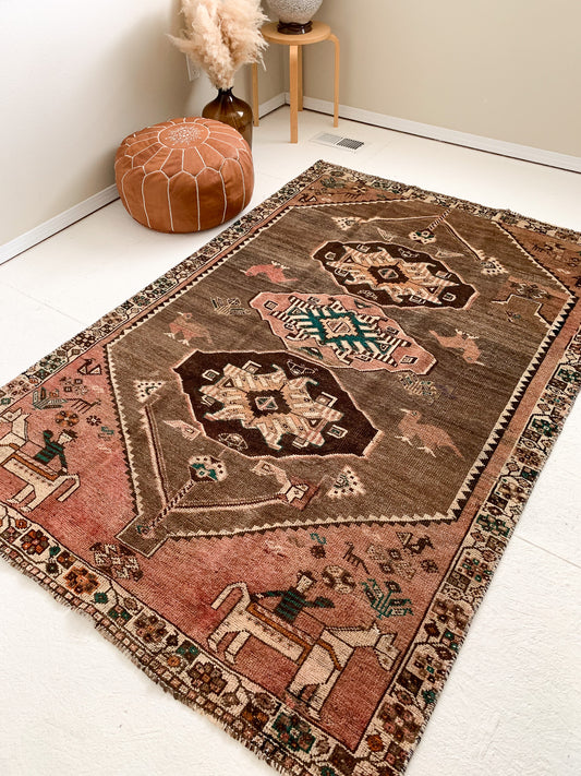 A1114- 4.8' x 7.2' Vintage Persian Shiraz Tribal Area Rug