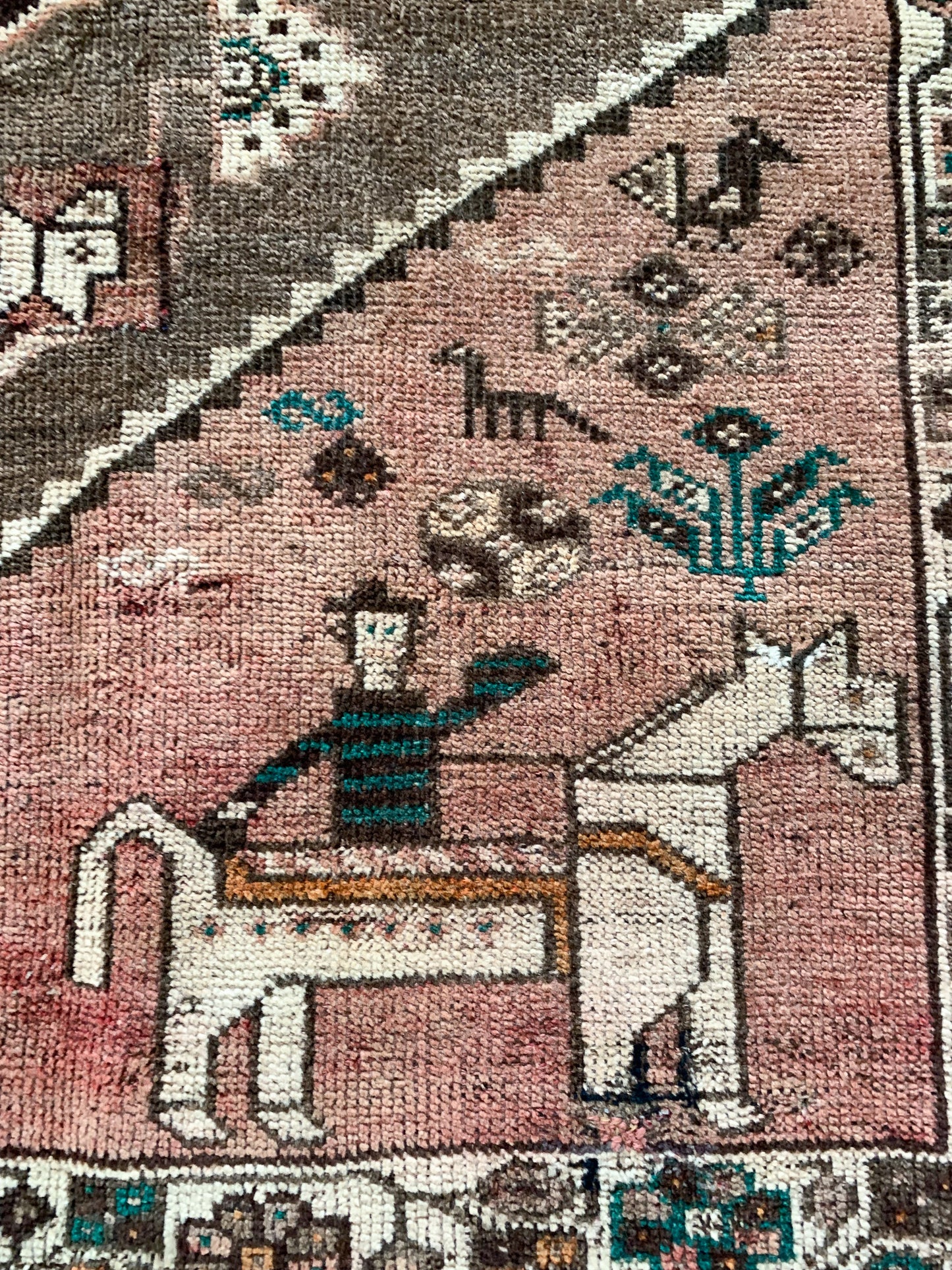 A1114- 4.8' x 7.2' Vintage Persian Shiraz Tribal Area Rug