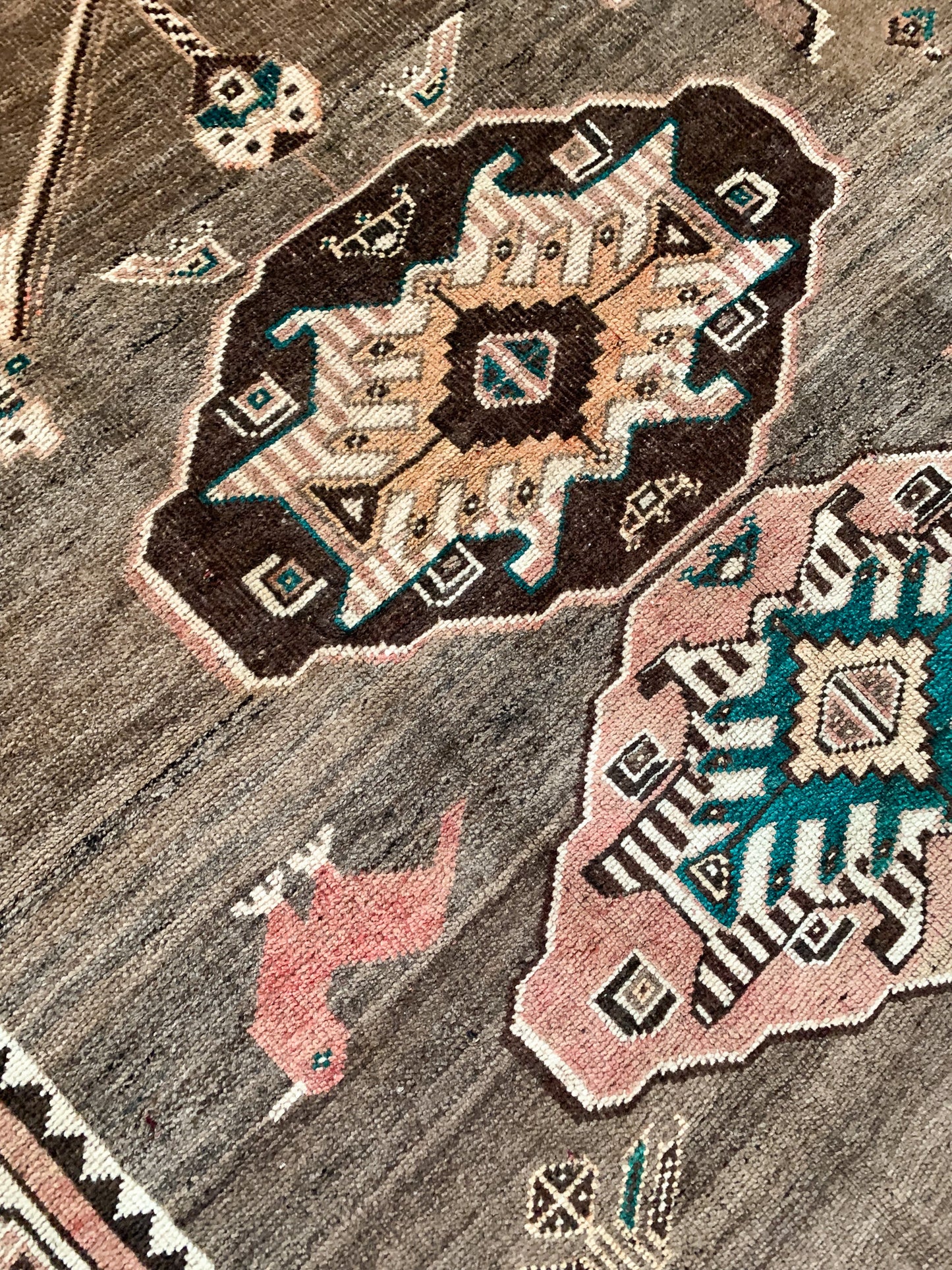 A1114- 4.8' x 7.2' Vintage Persian Shiraz Tribal Area Rug