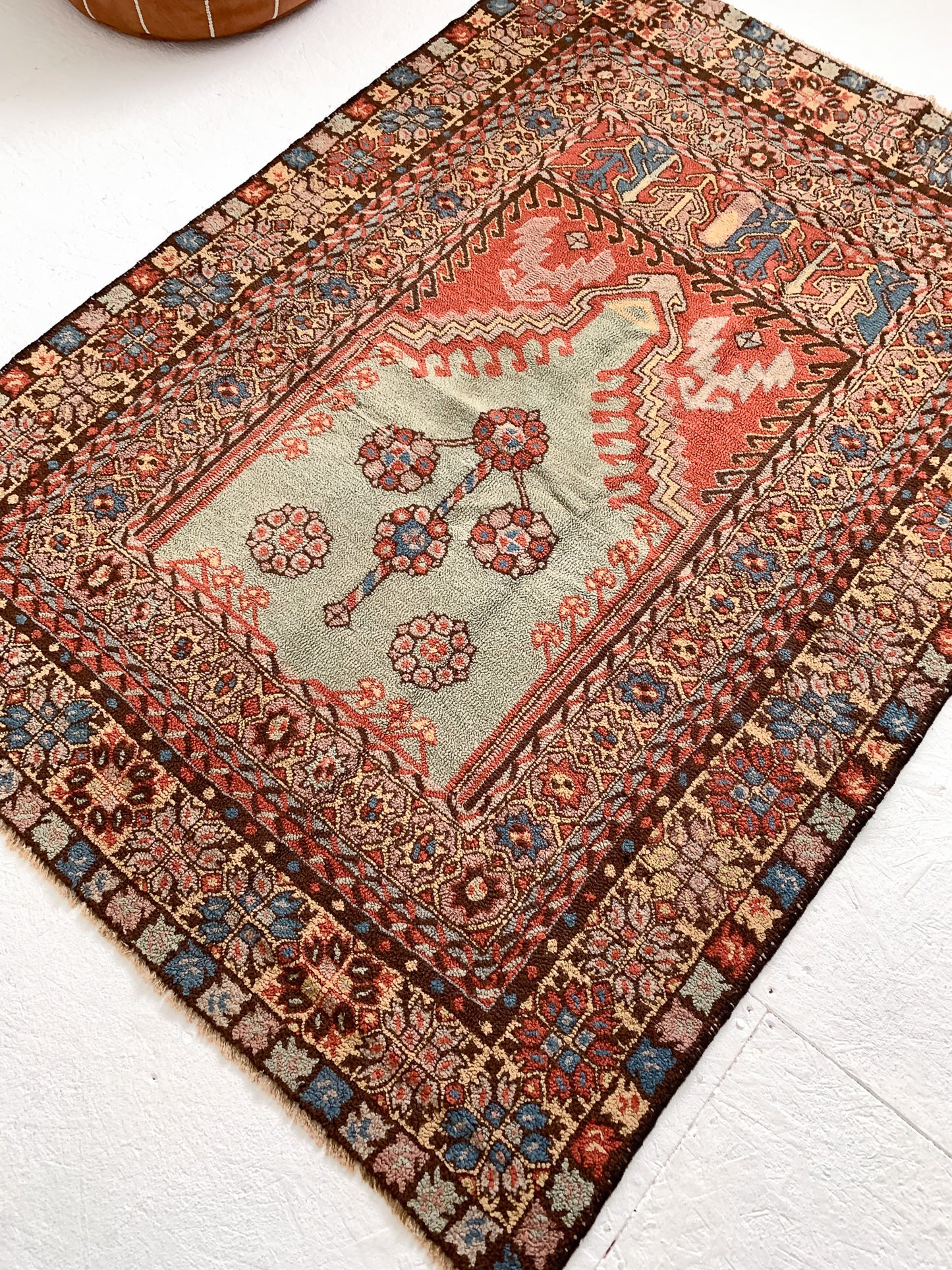 A1116- 3.9' x 5.6' Vintage Turkish Prayer Area Rug