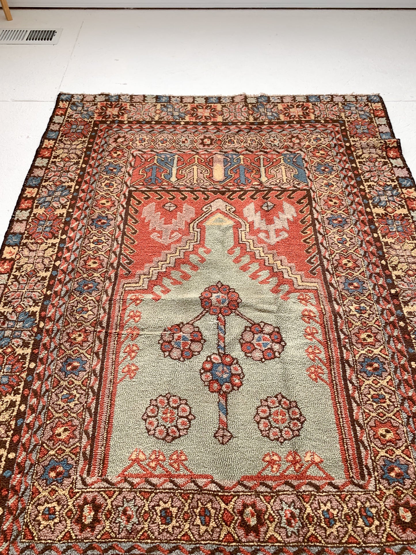 A1116- 3.9' x 5.6' Vintage Turkish Prayer Area Rug