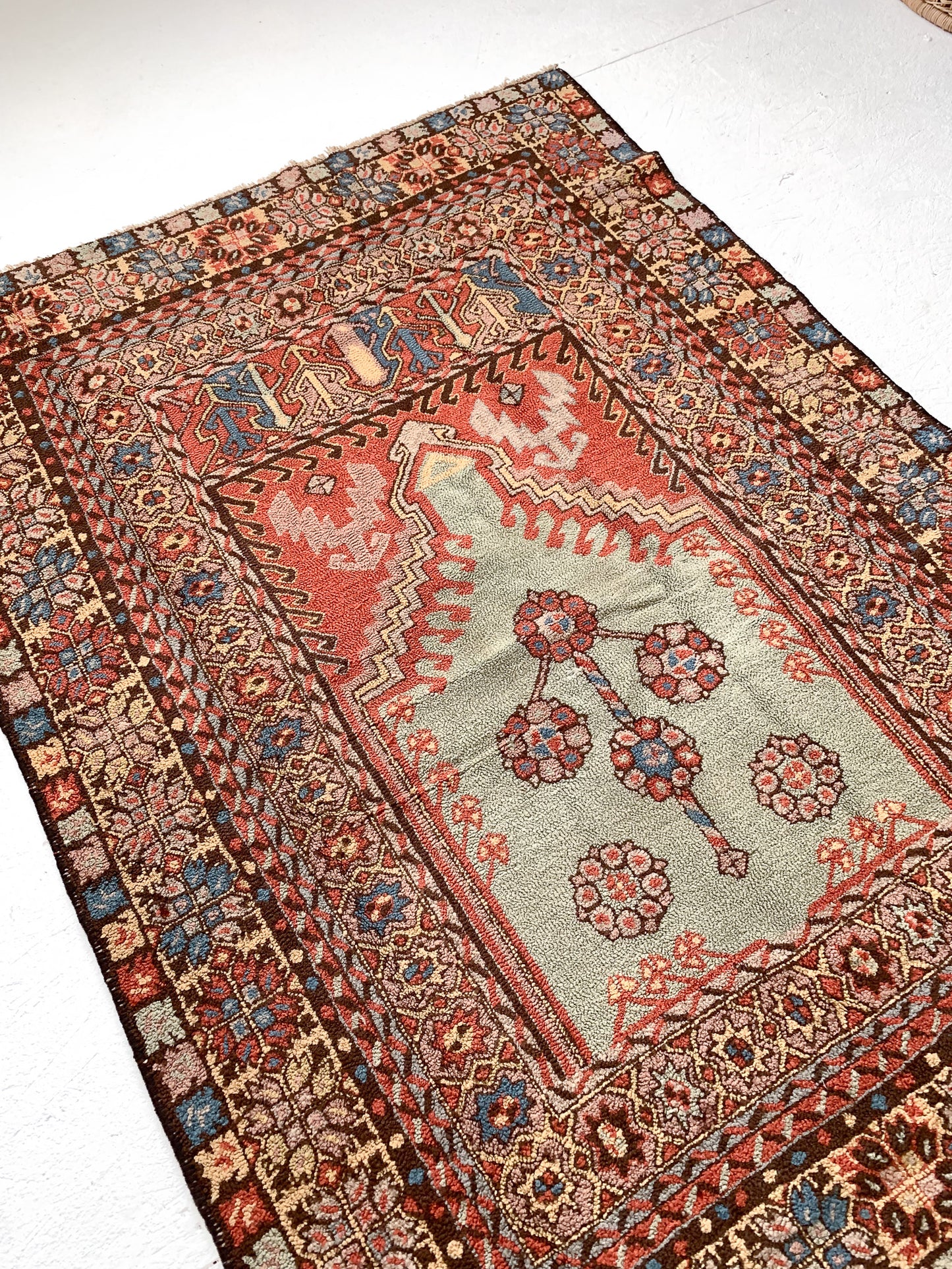 A1116- 3.9' x 5.6' Vintage Turkish Prayer Area Rug