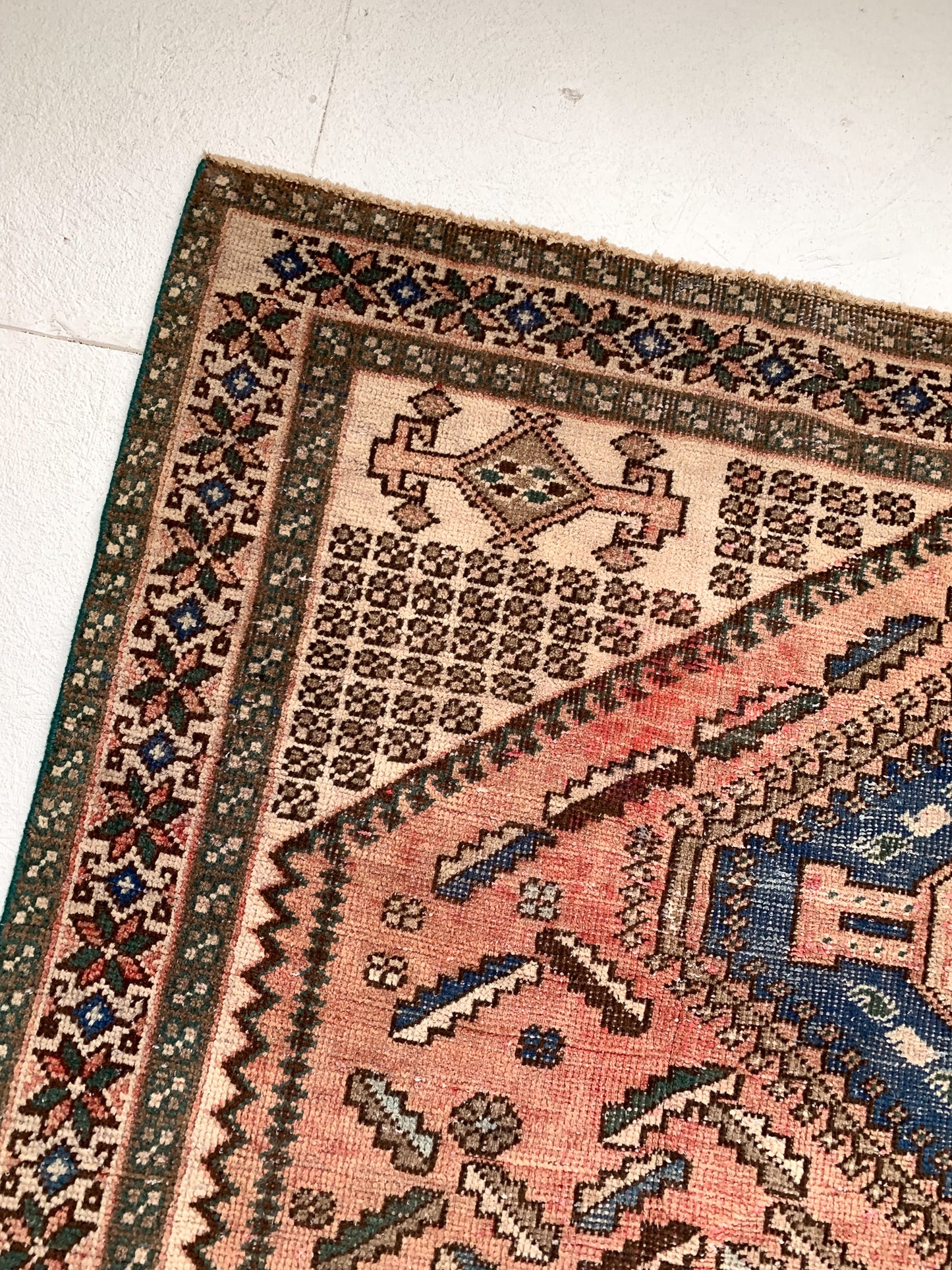 A1117- 4.8' x 6.4' Vintage Persian Tribal Area Rug