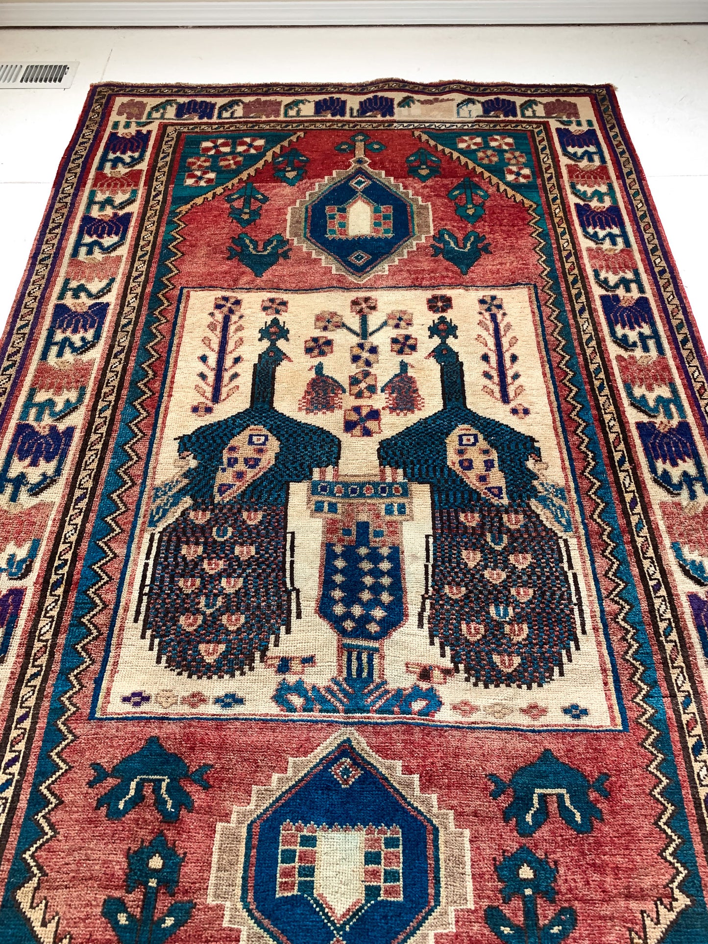 A1119 - 4.5' x 7.5' Vintage Persian Shiraz Area Rug