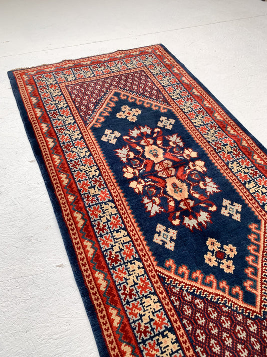 A1120 - 2.3' x 4.6' Vintage Persian Area Rug