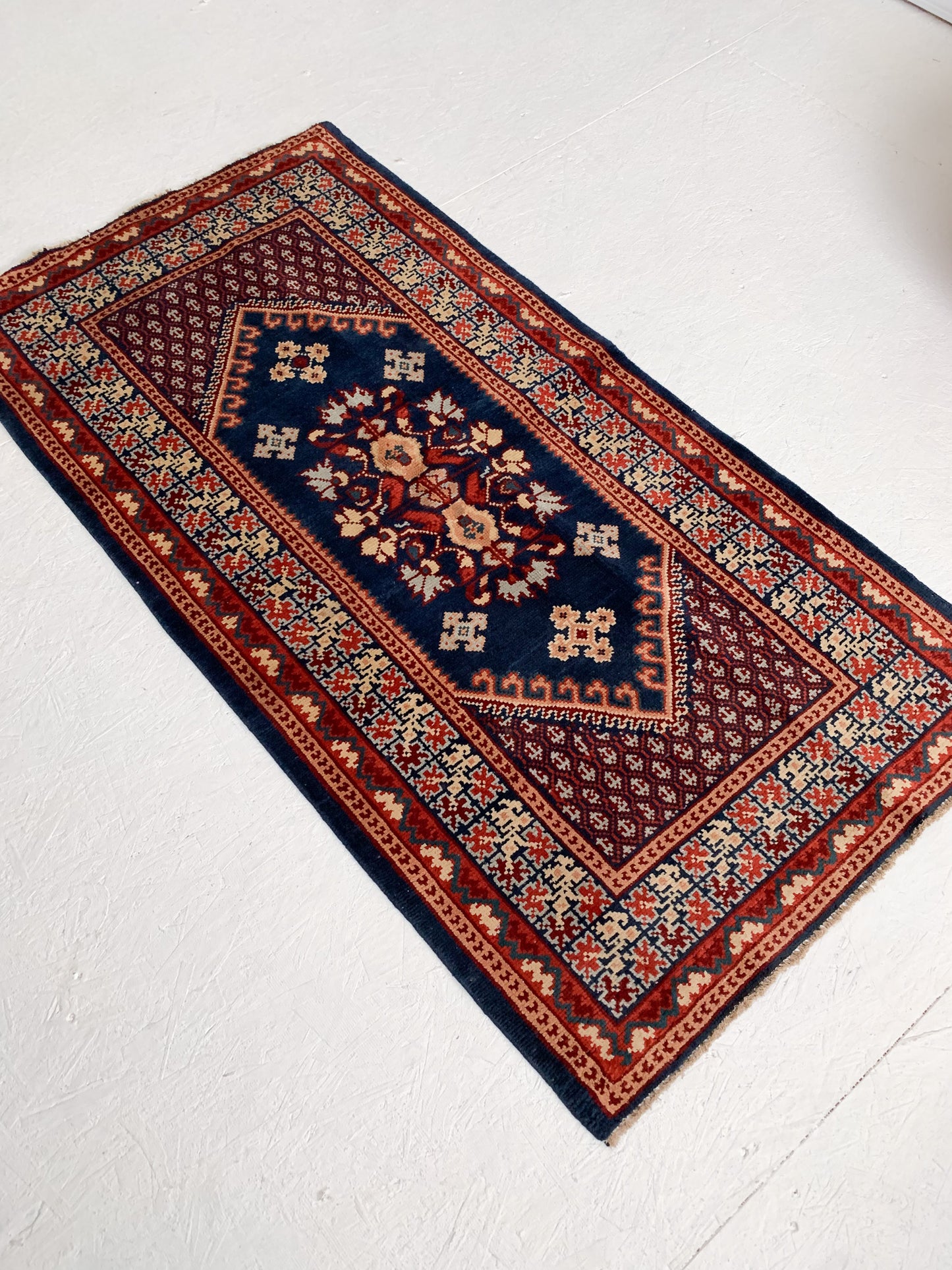A1120 - 2.3' x 4.6' Vintage Persian Area Rug