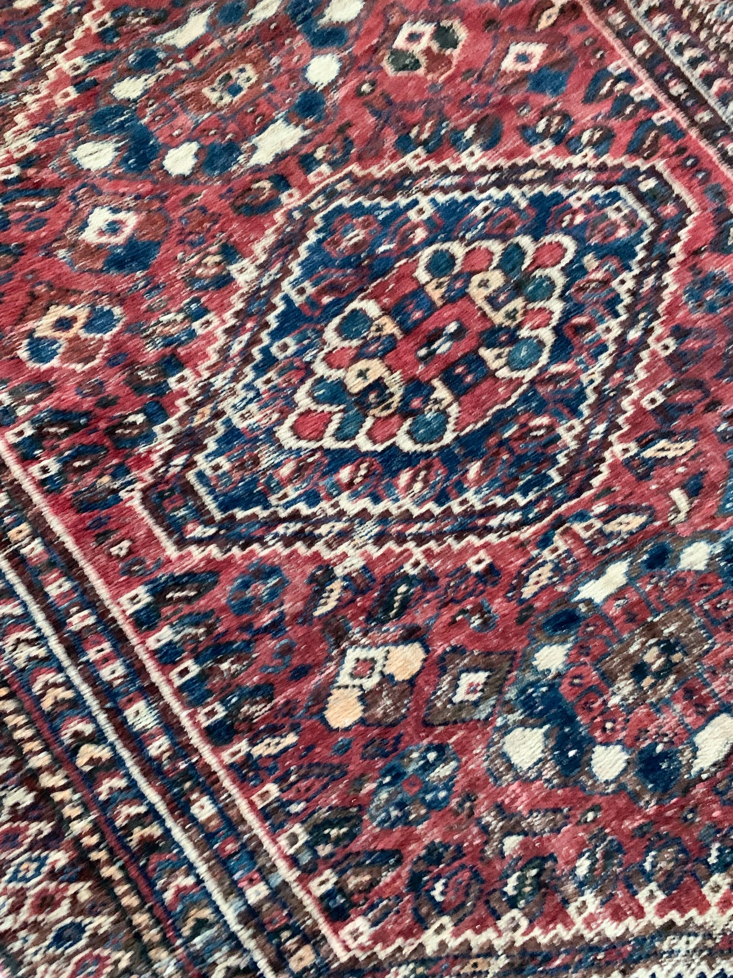 A1122 - 4.5' x 6.1' Vintage Persian Shiraz Area Rug