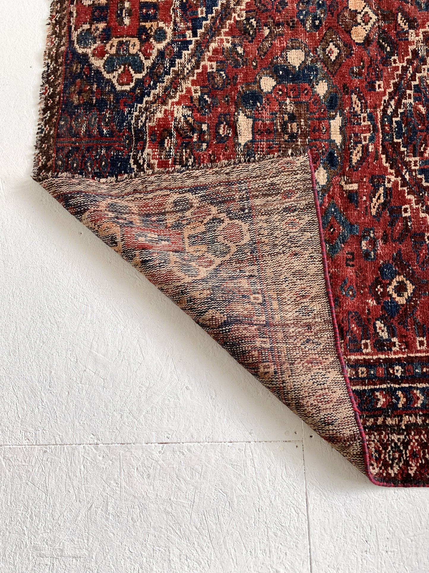 A1122 - 4.5' x 6.1' Vintage Persian Shiraz Area Rug