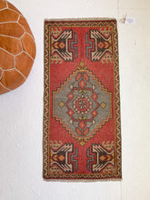 Load image into Gallery viewer, No. 559- 1.6&#39; x 3.6&#39; Vintage Turkish Mini Rug
