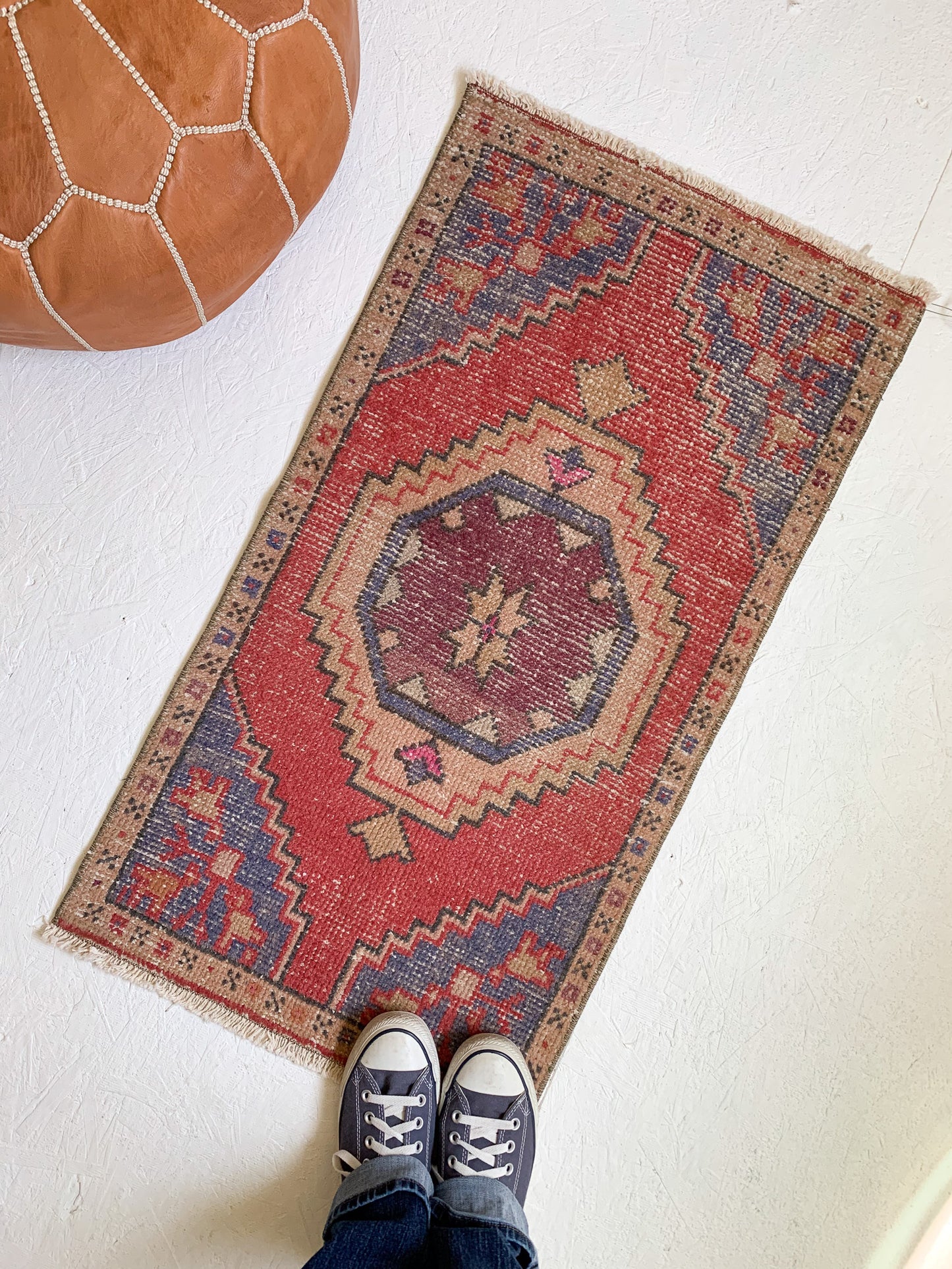 No. 557 - 1.7' x 3.2' Vintage Turkish Mini Rug