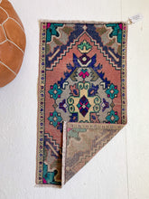 Load image into Gallery viewer, No. 556 - 1.7&#39; x 3.2&#39; Vintage Turkish Mini Rug
