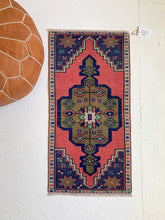 Load image into Gallery viewer, Reserved for Omar - No. 553 - 1.5&#39; x 3.1&#39; Vintage Turkish Mini Rug
