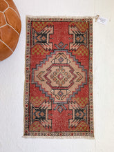Load image into Gallery viewer, No. 552 - 1.7&#39; x 3.0&#39; Vintage Turkish Mini Rug

