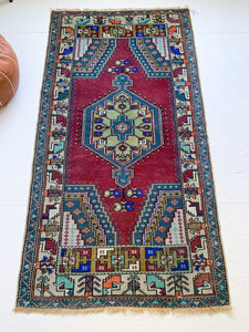 No. A1050 - 3.4' x 6.4' Vintage Turkish Area Rug