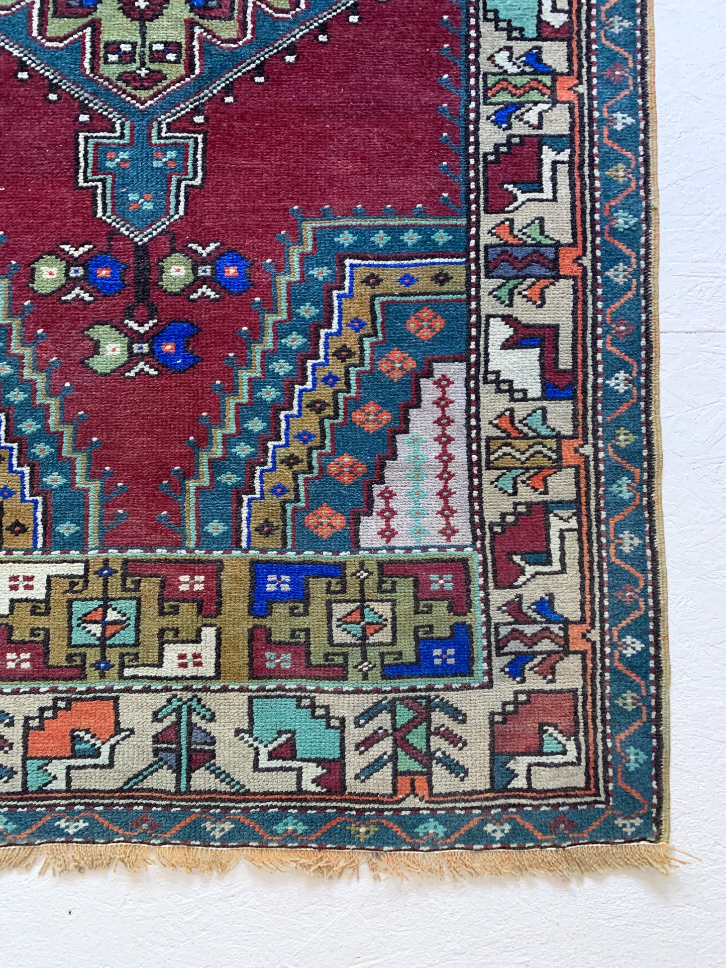 No. A1050 - 3.4' x 6.4' Vintage Turkish Area Rug