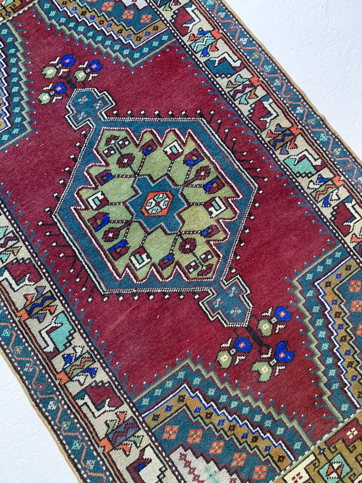 No. A1050 - 3.4' x 6.4' Vintage Turkish Area Rug