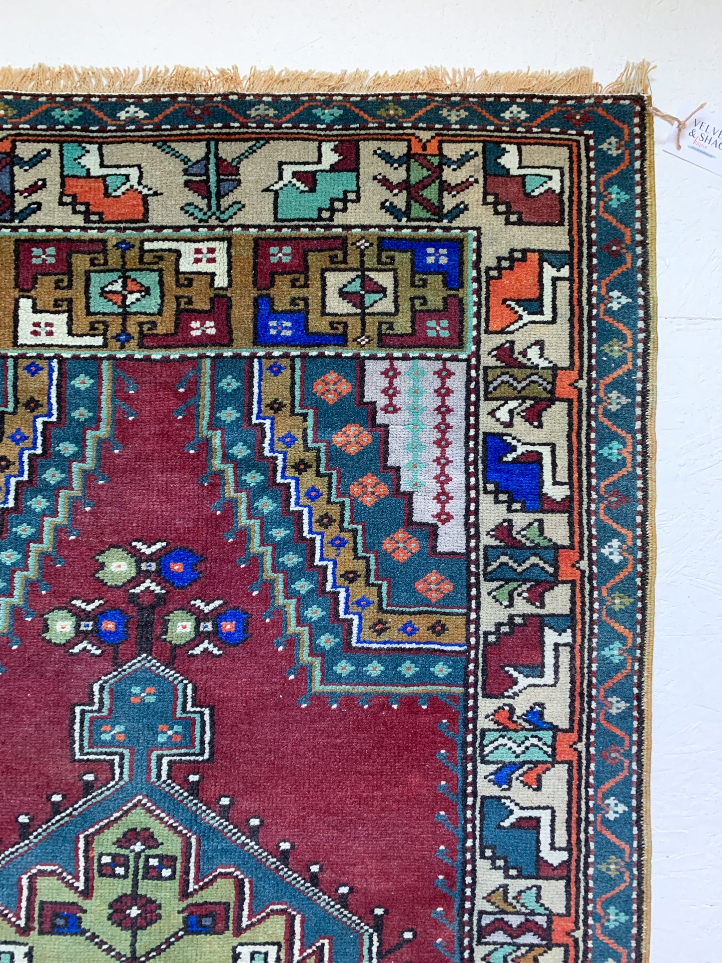 No. A1050 - 3.4' x 6.4' Vintage Turkish Area Rug