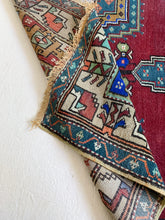 Load image into Gallery viewer, No. A1050 - 3.4&#39; x 6.4&#39; Vintage Turkish Area Rug
