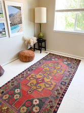 Load image into Gallery viewer, No. A1051 - 4.2&#39; x 9.1&#39; Vintage Turkish Area Rug
