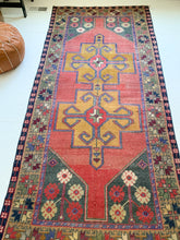 Load image into Gallery viewer, No. A1051 - 4.2&#39; x 9.1&#39; Vintage Turkish Area Rug
