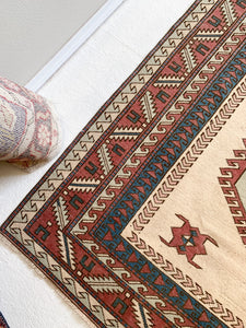 A1055 - 6.6' x 8.8' Vintage Turkish Area Rug