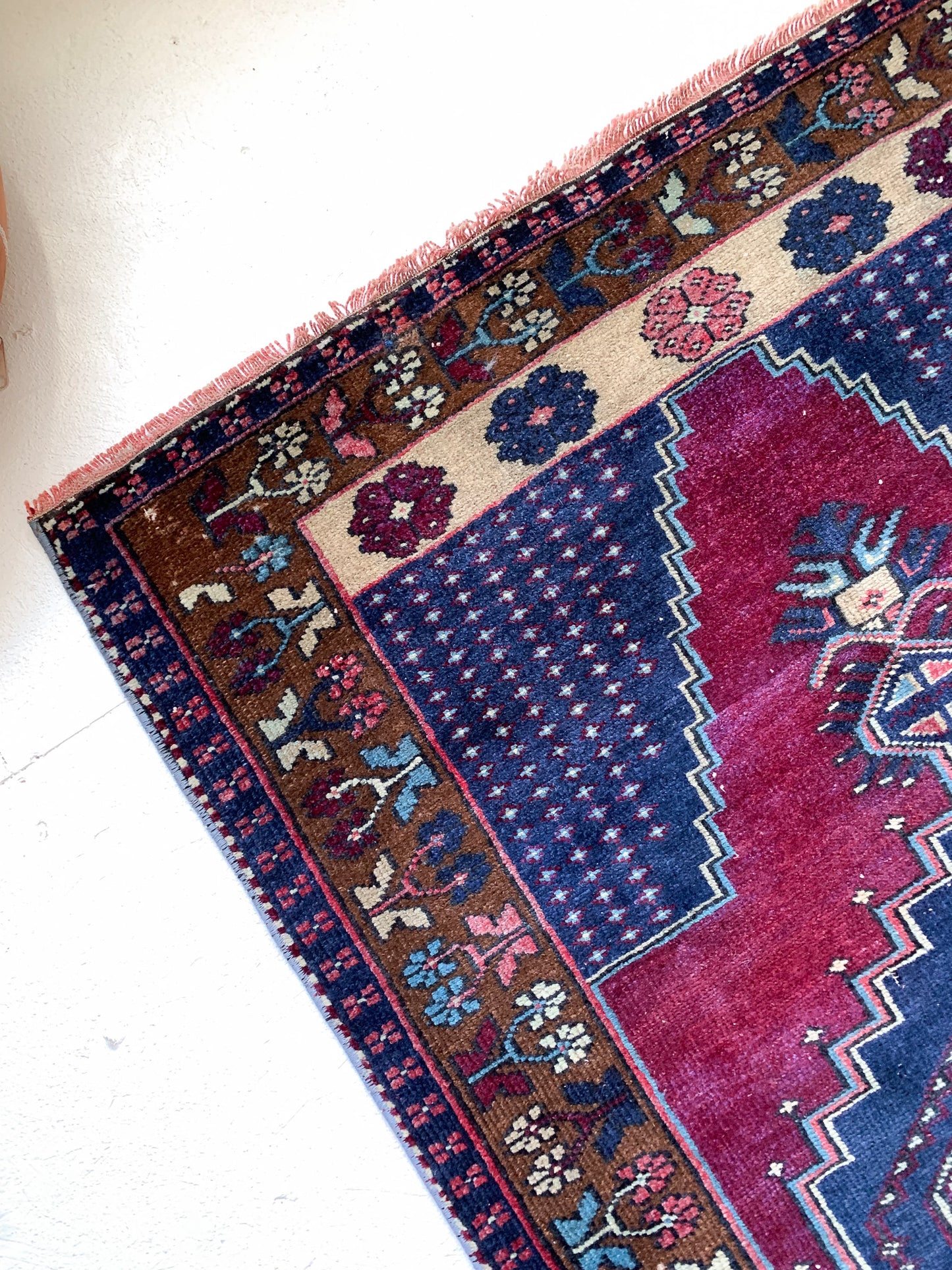 A1056 - 3.3' x 6.2' Vintage Turkish Area Rug