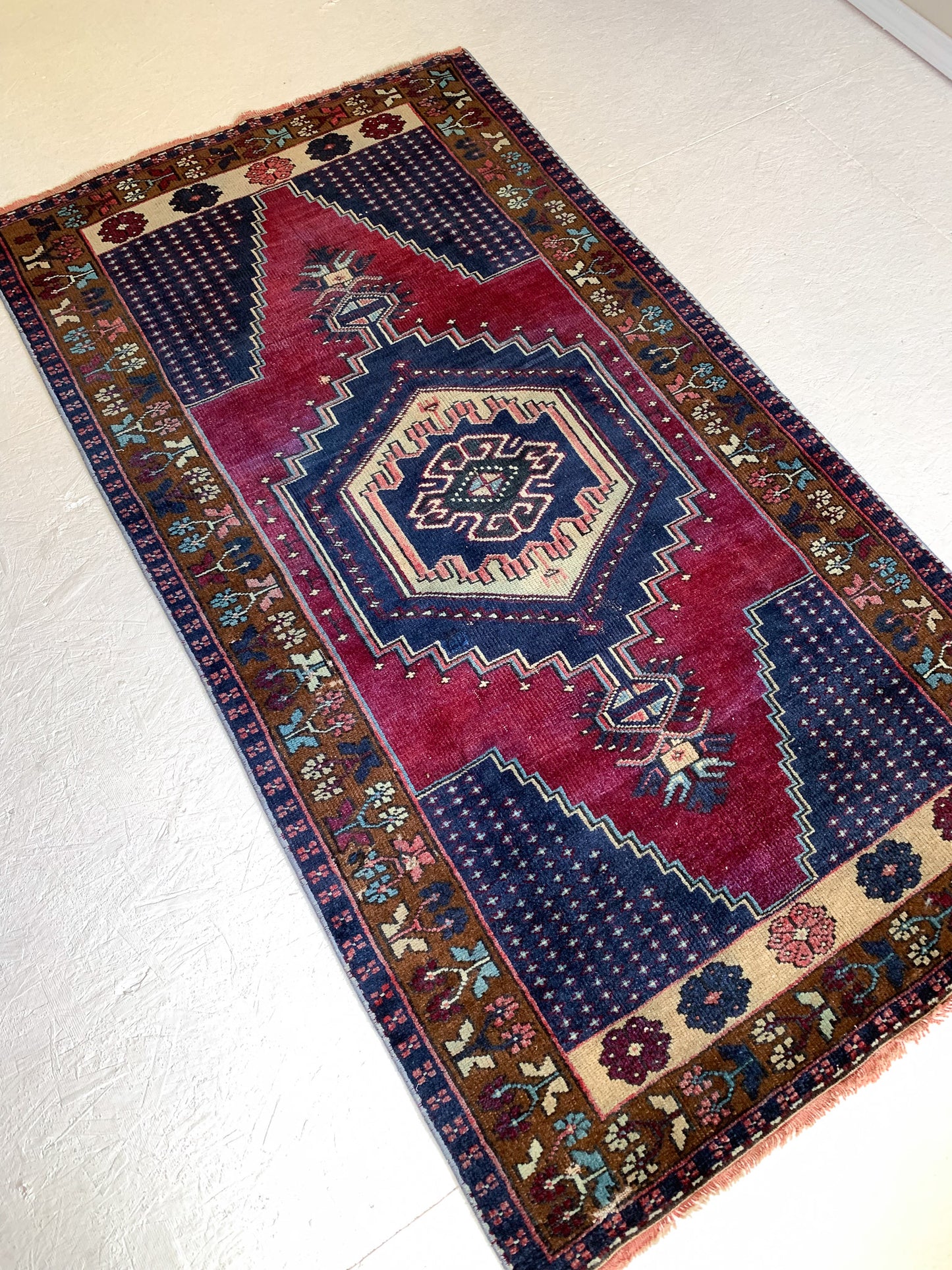 A1056 - 3.3' x 6.2' Vintage Turkish Area Rug