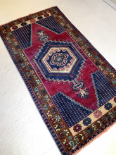 Load image into Gallery viewer, A1056 - 3.3&#39; x 6.2&#39; Vintage Turkish Area Rug
