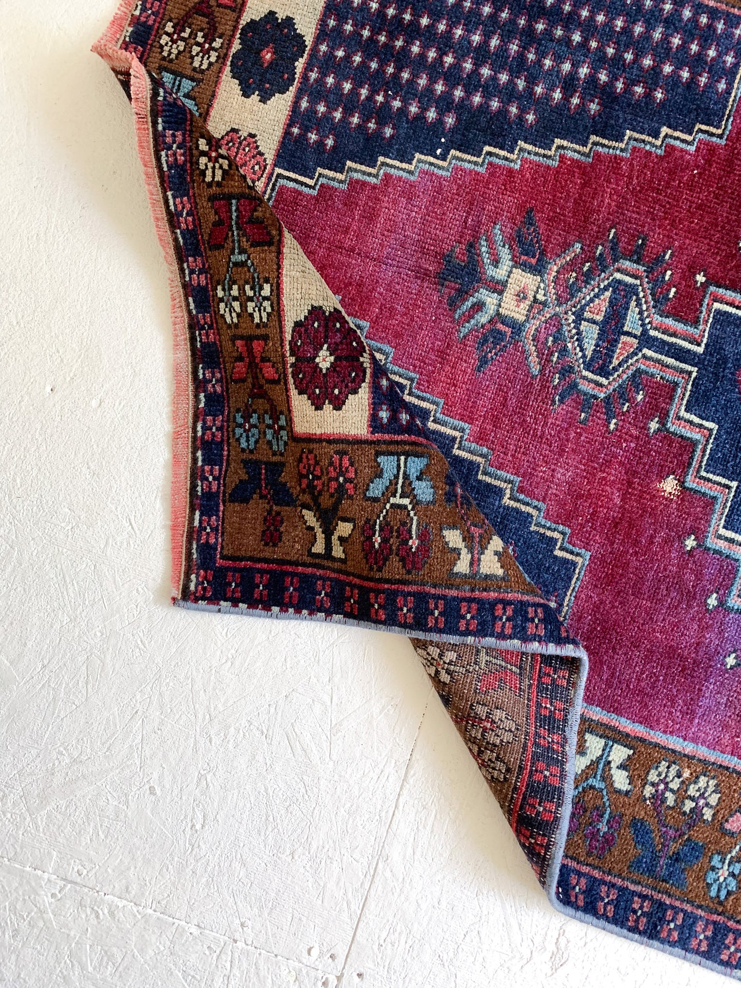 A1056 - 3.3' x 6.2' Vintage Turkish Area Rug