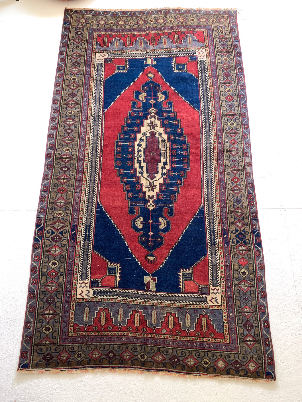 A1049 - 3.7' x 7.0' Vintage Turkish Area Rug