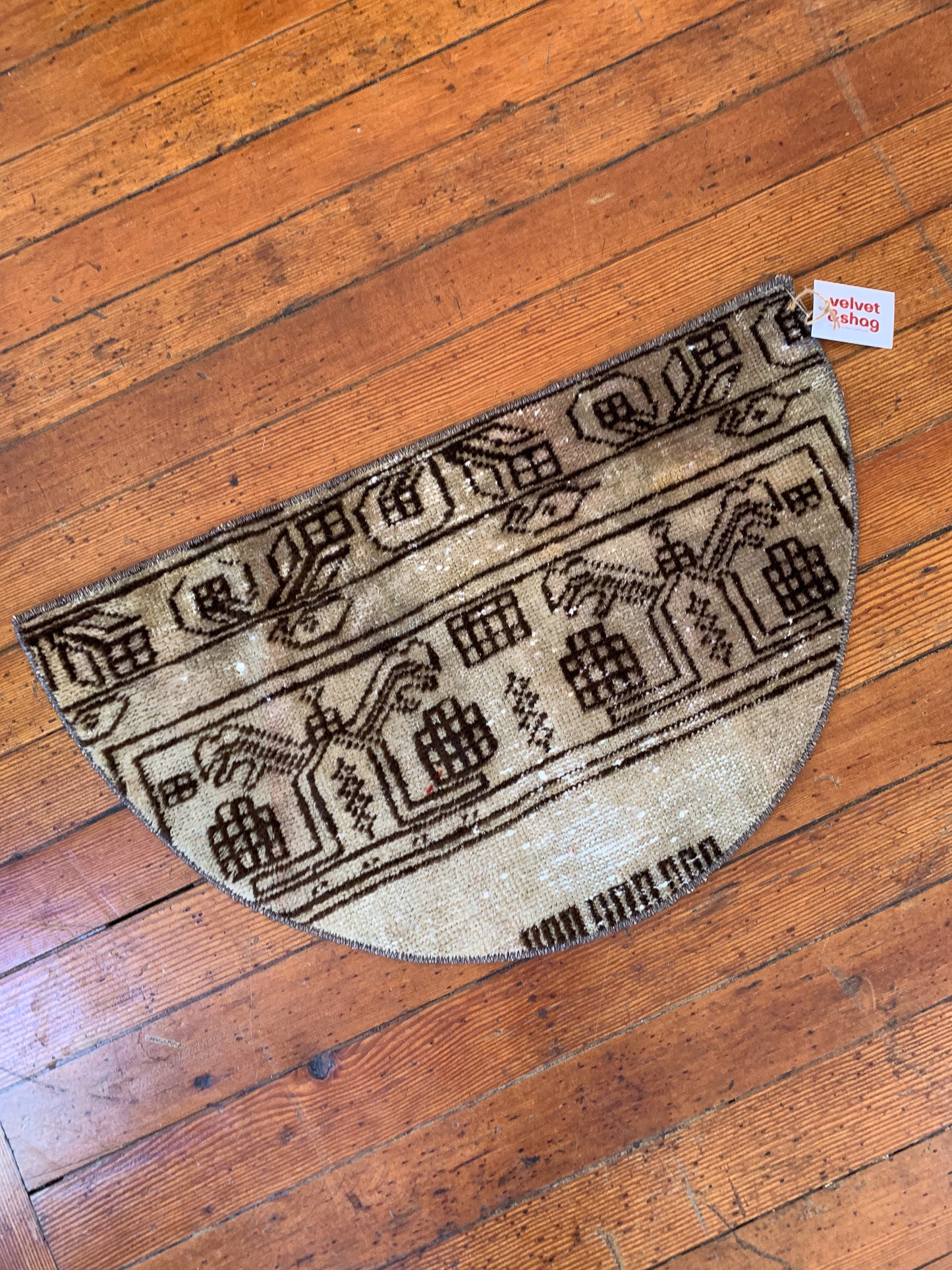 Vintage Turkish Mini Semi Circle Rug 1.5'x2.5' - No. SC101