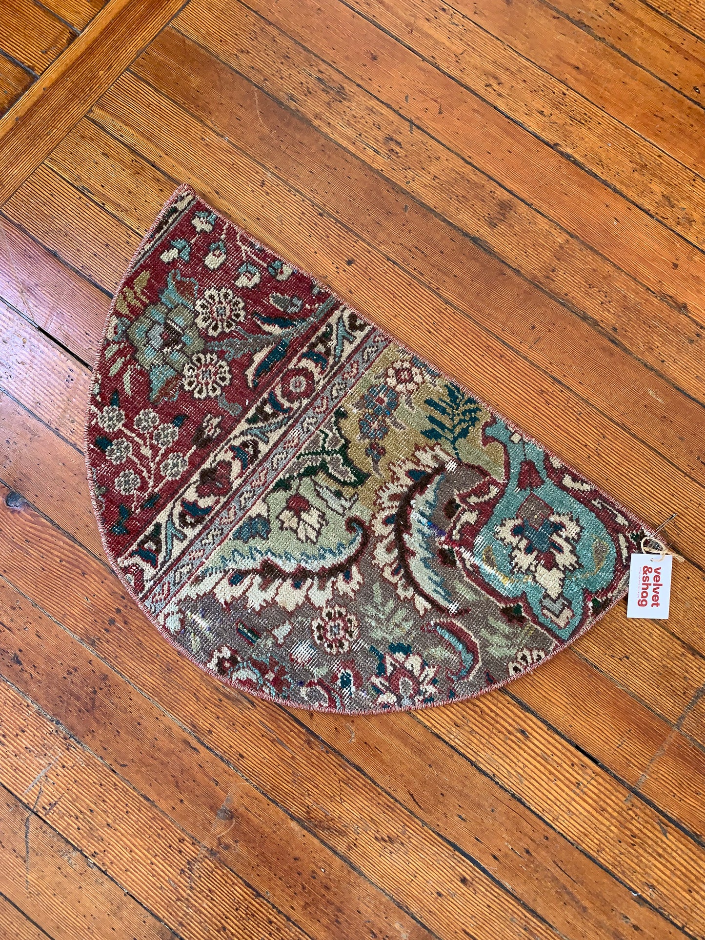 Vintage Turkish Mini Semi Circle Rug 1.5'x2.5' - No. SC102