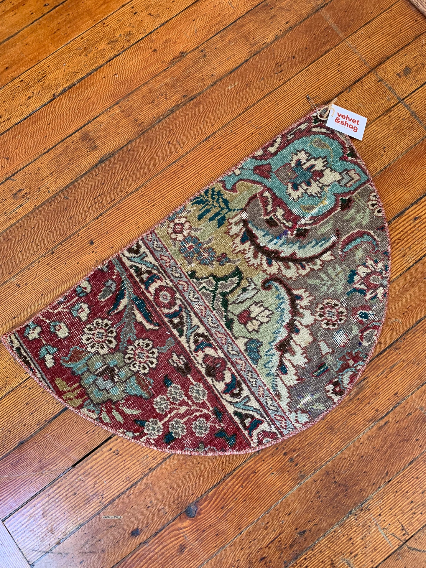 Vintage Turkish Mini Semi Circle Rug 1.5'x2.5' - No. SC102