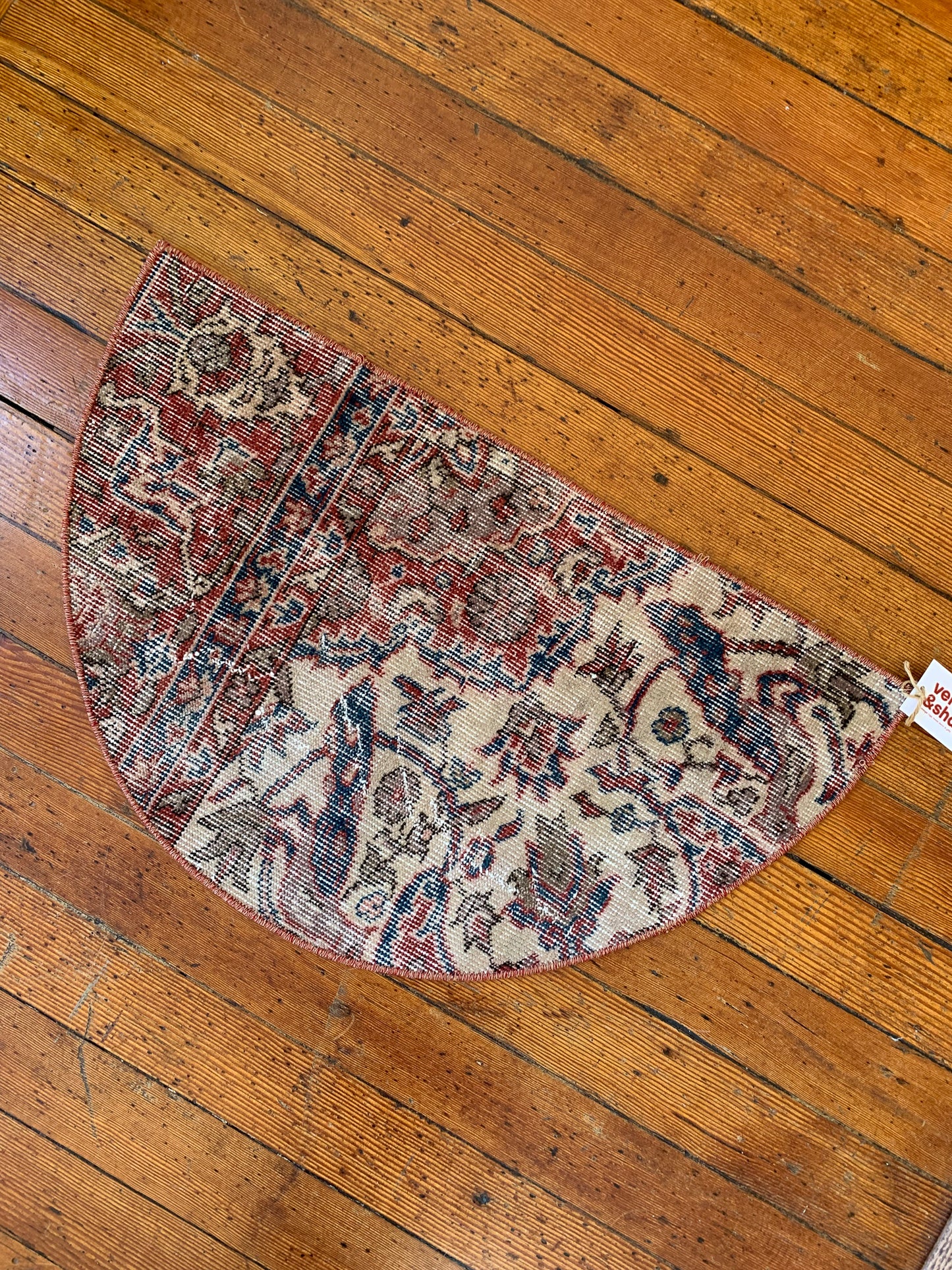 Vintage Turkish Mini Semi Circle Rug 1.5'x2.5' - No. SC103