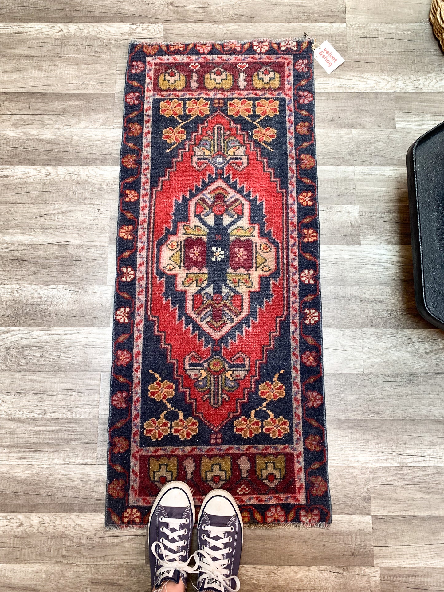 No. 623 - 1.6' x 4.0' Vintage Turkish Mini Rug